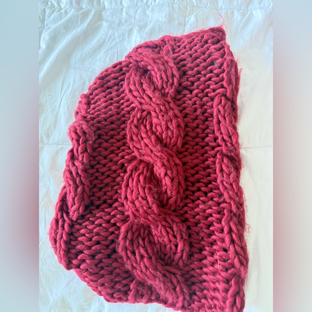 NWT - Wilsons Leather - Classic Red Chunky Cable Knit Infiniti Scarf